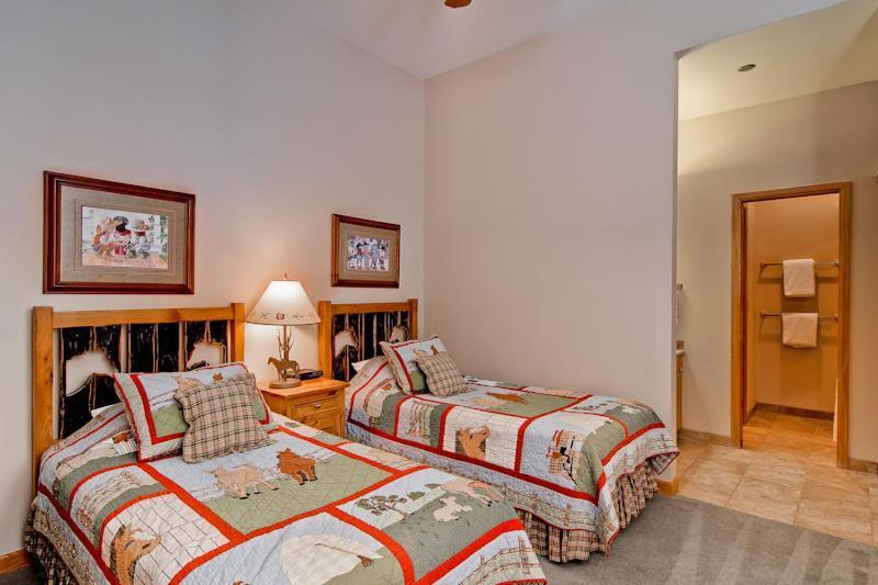 Meadows At Eagleridge Condos สตีมโบทสปริงส์ ภายนอก รูปภาพ